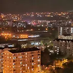 Sky & Floor 33th 28th & 25th & 19th & 13th 12th With Pool & & Fitness & Parking Included In Price Appartement Skopje