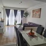 Sky & Floor 33th 28th & 25th & 19th & 13th 12th With Pool & & Fitness & Parking Included In Price