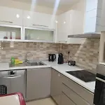 Sky & Floor 33th 28th & 25th & 19th & 13th 12th With Pool & & Fitness & Parking Included In Price Appartement Skopje