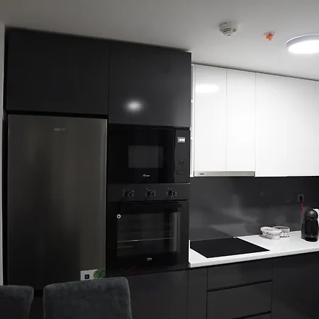 Sky & Floor 33th 28th & 25th & 19th & 13th 12th With Pool & & Fitness & Parking Included In Price * Skopje