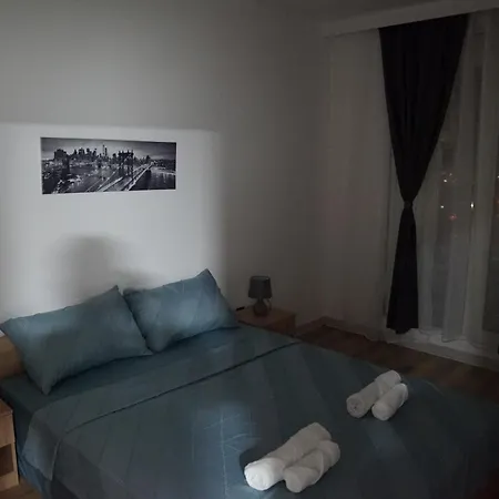 Sky & Floor 33th 28th & 25th & 19th & 13th 12th With Pool & & Fitness & Parking Included In Price Appartement Skopje