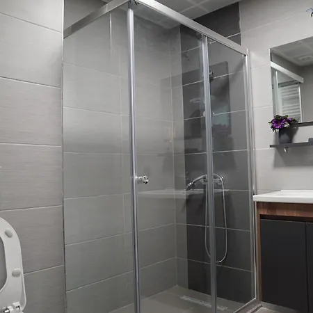 Sky & Floor 33th 28th & 25th & 19th & 13th 12th With Pool & & Fitness & Parking Included In Price *