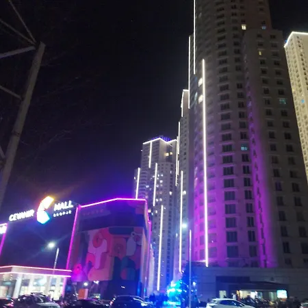 Sky & Floor 33th 28th & 25th & 19th & 13th 12th With Pool & & Fitness & Parking Included In Price *