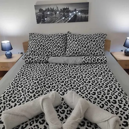 Sky & Floor 33th 28th & 25th & 19th & 13th 12th With Pool & & Fitness & Parking Included In Price * Skopje