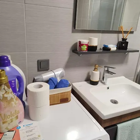 Sky & Floor 33th 28th & 25th & 19th & 13th 12th With Pool & & Fitness & Parking Included In Price Apartment