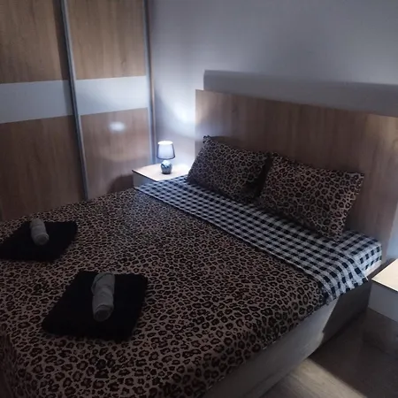 Sky & Floor 33th 28th & 25th & 19th & 13th 12th With Pool & & Fitness & Parking Included In Price Skopje