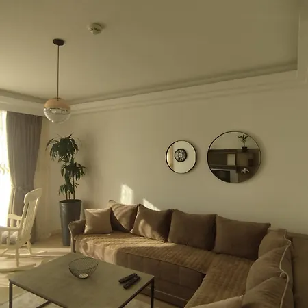 Sky & Floor 33th 28th & 25th & 19th & 13th 12th With Pool & & Fitness & Parking Included In Price Apartment *