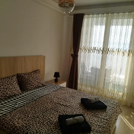 Sky & Floor 33th 28th & 25th & 19th & 13th 12th With Pool & & Fitness & Parking Included In Price Apartment Skopje