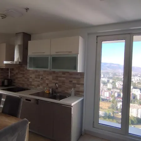 Sky & Floor 33th 28th & 25th & 19th & 13th 12th With Pool & & Fitness & Parking Included In Price Apartment *