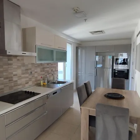 Apartment Sky & Floor 33th 28th & 25th & 19th & 13th 12th With Pool & & Fitness & Parking Included In Price *