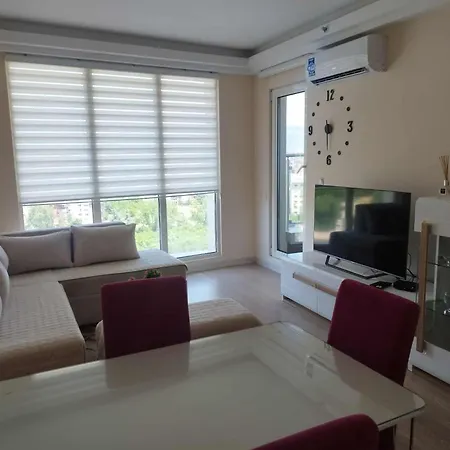 Sky & Floor 33th 28th & 25th & 19th & 13th 12th With Pool & & Fitness & Parking Included In Price *