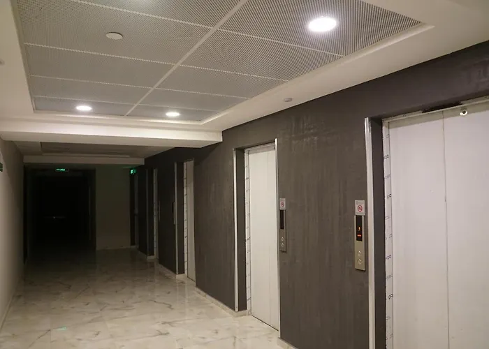 Sky & Floor 33th 28th & 25th & 19th & 13th 12th With Pool & & Fitness & Parking Included In Price Skopje