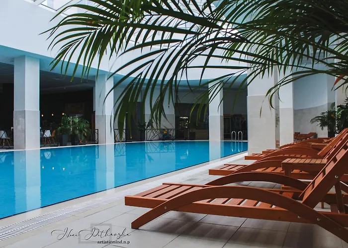 Sky City: High-rise With Pool & Access *