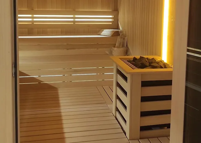 Sky City: High-rise With Pool & Access Apartment *