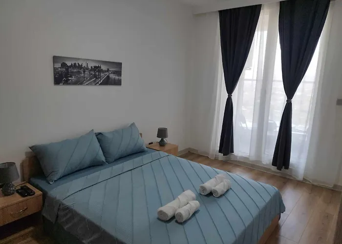 Sky & Floor 33th 28th & 25th & 19th & 13th 12th With Pool & & Fitness & Parking Included In Price