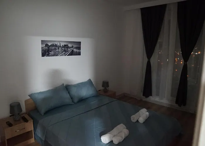 Sky & Floor 33th 28th & 25th & 19th & 13th 12th With Pool & & Fitness & Parking Included In Price Appartamento Skopje