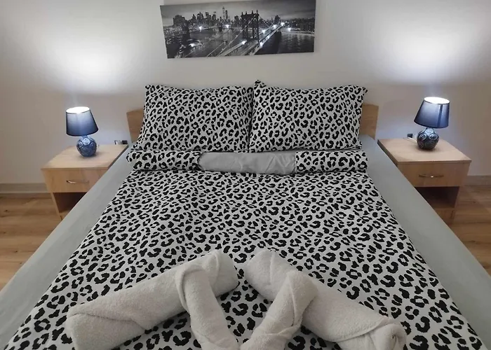 Sky & Floor 33th 28th & 25th & 19th & 13th 12th With Pool & & Fitness & Parking Included In Price * Skopje