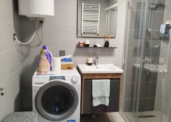 Apartment Sky City: High-rise With Pool & Access