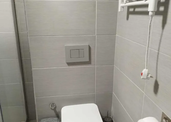 Sky City: High-rise With Pool & Access Apartment *