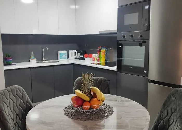 Sky & Floor 33th 28th & 25th & 19th & 13th 12th With Pool & & Fitness & Parking Included In Price Skopje