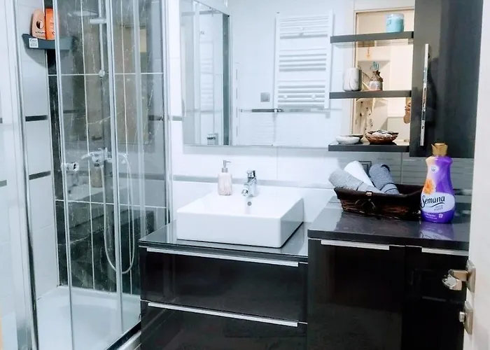 Sky City: High-rise With Pool & Access *