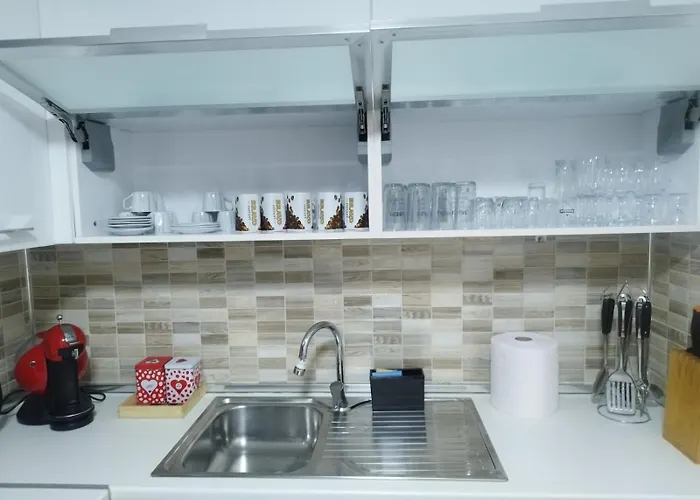 Sky & Floor 33th 28th & 25th & 19th & 13th 12th With Pool & & Fitness & Parking Included In Price *