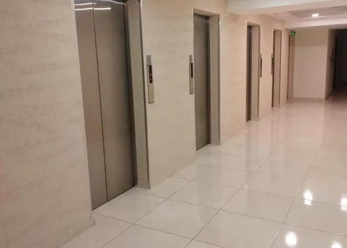 Sky & Floor 33th 28th & 25th & 19th & 13th 12th With Pool & & Fitness & Parking Included In Price *