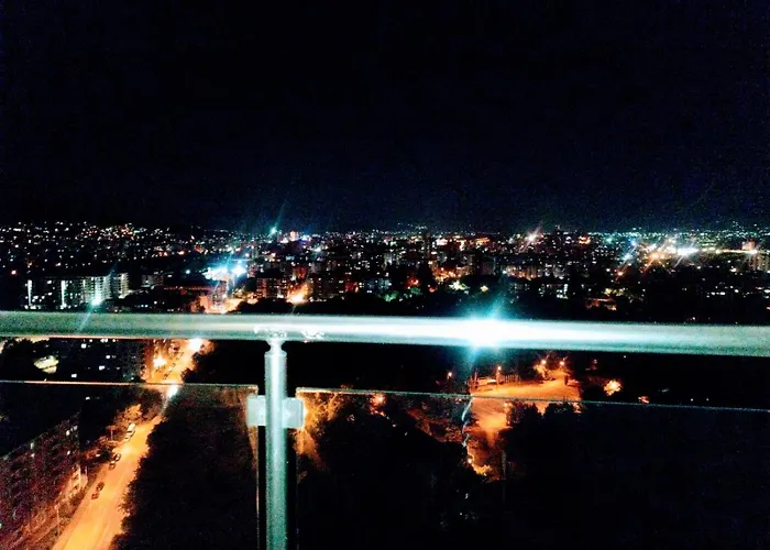 Sky City: High-rise With Pool & Access Apartment *