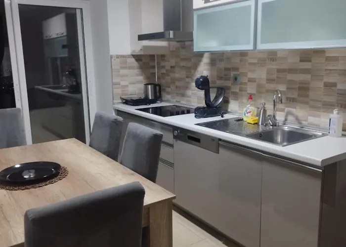 Apartment Sky City: High-rise With Pool & Access