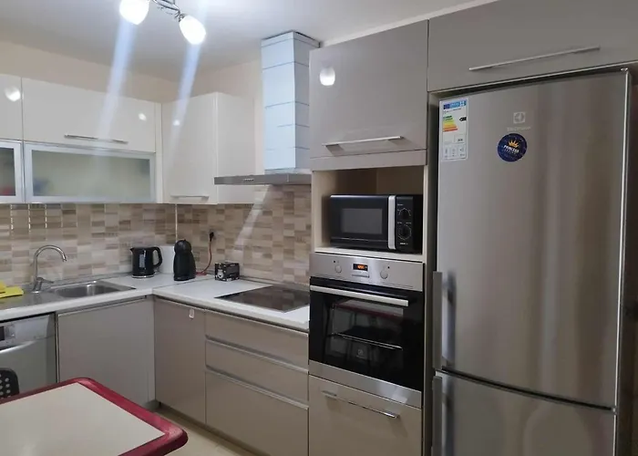 Sky City: High-rise With Pool & Access Apartment *