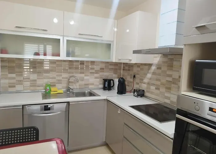 Sky & Floor 33th 28th & 25th & 19th & 13th 12th With Pool & & Fitness & Parking Included In Price Appartamento Skopje